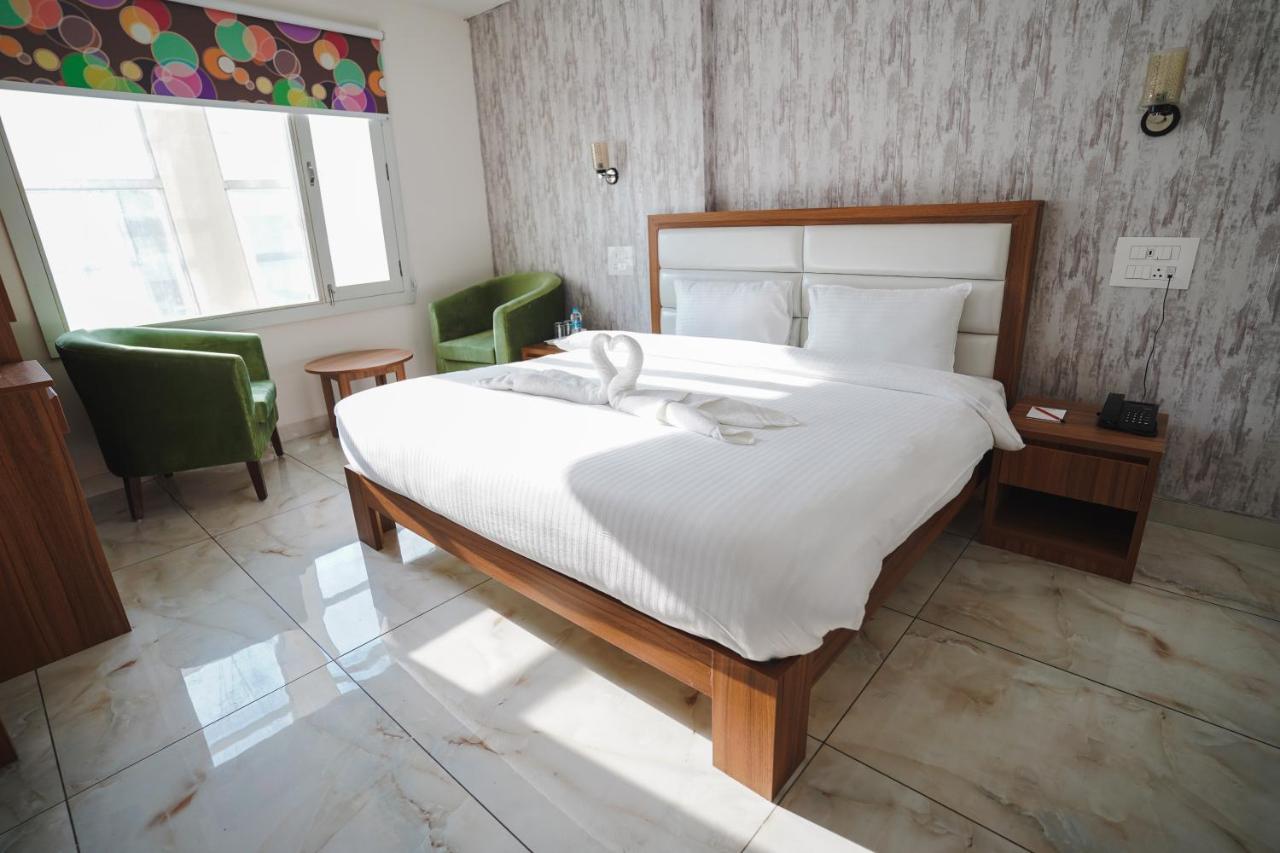Hotel Northwind, Kharar, Mohali Exteriör bild